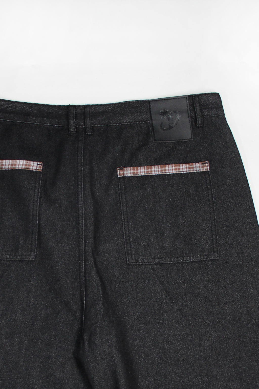 BLACK DOUBLE KNEE PLAID POCKETS DENIM JORTS