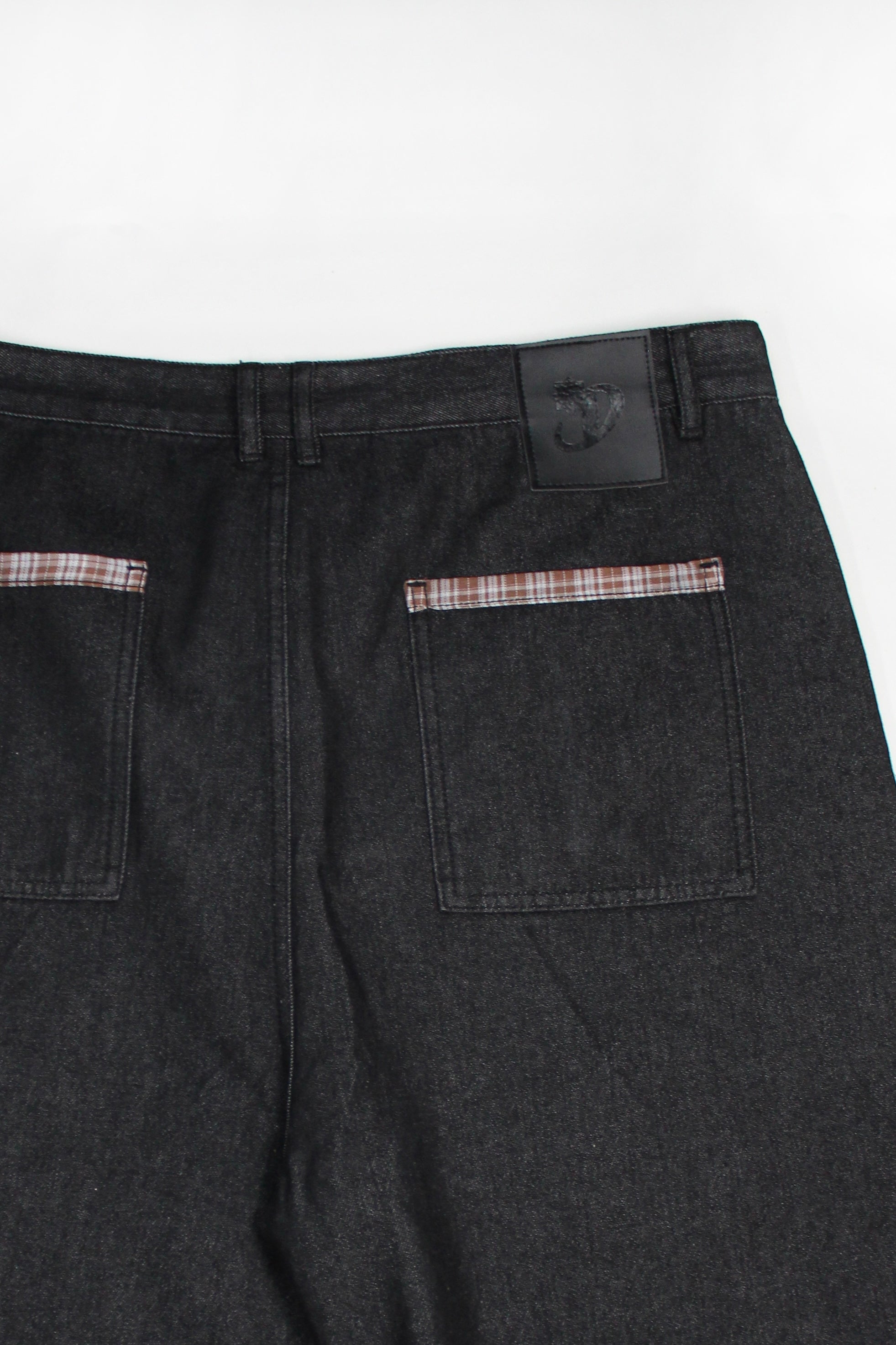 BLACK DOUBLE KNEE PLAID POCKETS DENIM JORTS