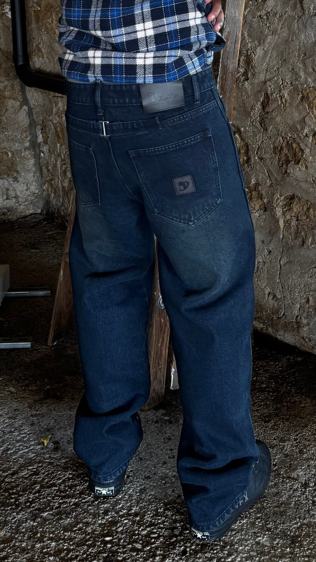 dark wash carpenter denim (SAMPLE 1 of 1)